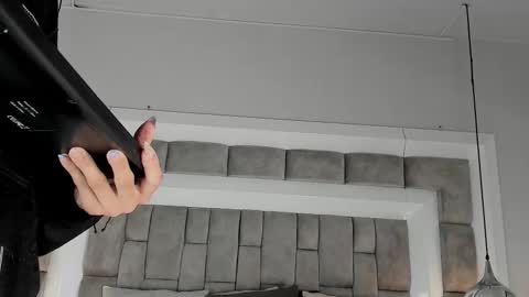 Hi guys It is a pleasure to have you here I am Julieta  online show from February 4, 12:22 pm