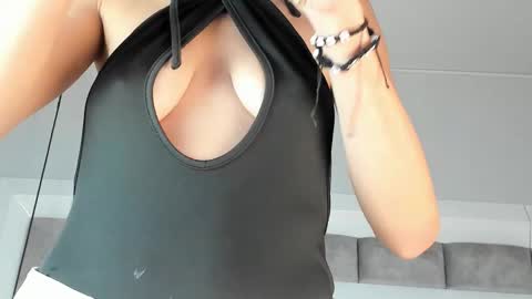 Hi guys It is a pleasure to have you here I am Julieta  online show from February 7, 12:31 pm