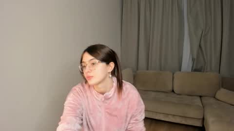 Leila online show from March 18, 7:39 pm