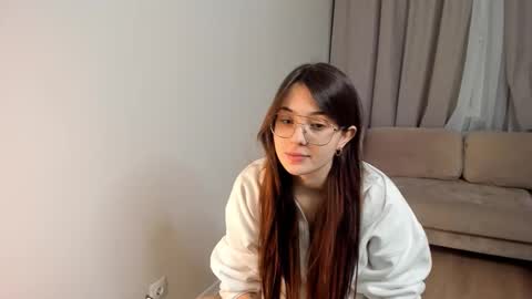 Leila online show from March 19, 6:45 pm