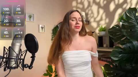 Snapshot of juliette_junson chatting on March 5, 12:23 pm Julie online show from March 5, 12:23 pm