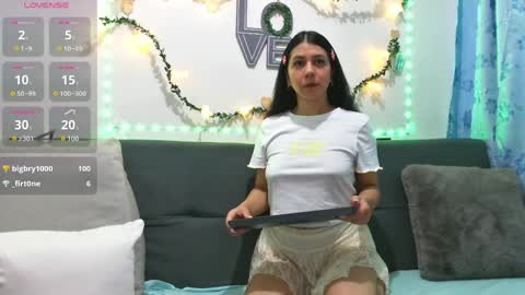 Snapshot of juliette_r chatting on April 7, 11:04 pm Juliette online show from April 7, 11:04 pm
