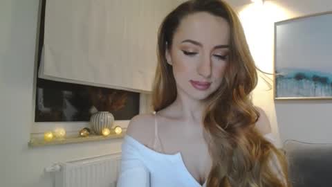 Snapshot of juliettesensual chatting on February 16, 4:32 pm JulietteSensual online show from February 16, 4:32 pm