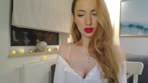 Snapshot of juliettesensual chatting on February 16, 10:43 pm JulietteSensual online show from February 16, 10:43 pm
