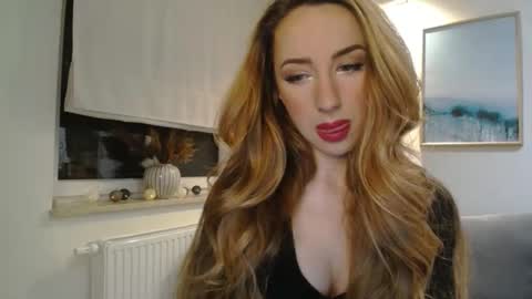 Snapshot of juliettesensual chatting on March 7, 4:22 pm JulietteSensual online show from March 7, 4:22 pm