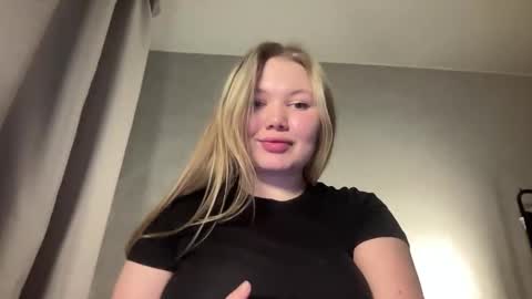 Julie online show from February 16, 3:02 am