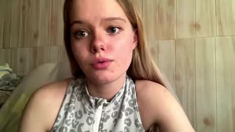 Snapshot of juligwartney chatting on June 12, 3:44 pm Malin online show from June 12, 3:44 pm