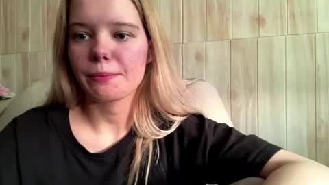Snapshot of juligwartney chatting on June 15, 3:47 pm Malin online show from June 15, 3:47 pm