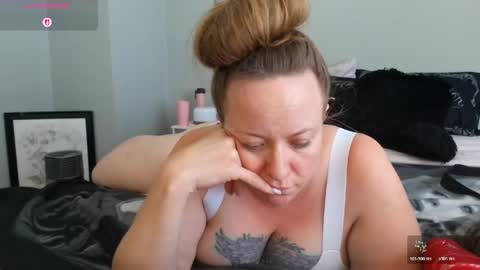 Snapshot of julimonroe chatting on April 15, 7:21 pm Juli Monroe online show from April 15, 7:21 pm