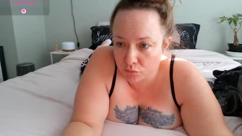 Snapshot of julimonroe chatting on April 16, 3:13 pm Juli Monroe online show from April 16, 3:13 pm