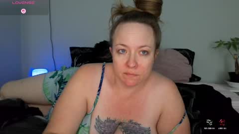 Snapshot of julimonroe chatting on April 18, 5:00 am Juli Monroe online show from April 18, 5:00 am