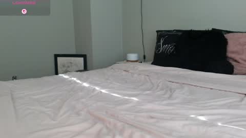 Snapshot of julimonroe chatting on April 20, 2:31 pm Juli Monroe online show from April 20, 2:31 pm