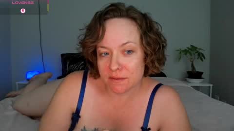 Snapshot of julimonroe chatting on April 27, 3:04 am Juli Monroe online show from April 27, 3:04 am
