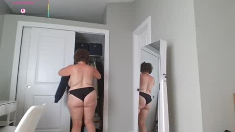 Snapshot of julimonroe chatting on May 1, 3:16 pm Juli Monroe online show from May 1, 3:16 pm