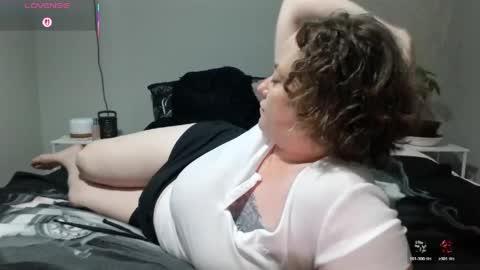 Snapshot of julimonroe chatting on May 6, 2:08 am Juli Monroe online show from May 6, 2:08 am