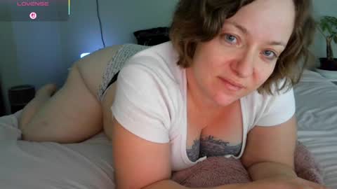 Snapshot of julimonroe chatting on May 7, 4:51 am Juli Monroe online show from May 7, 4:51 am