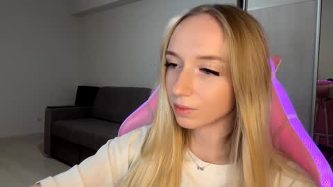 Sofie online show from November 8, 3:34 pm