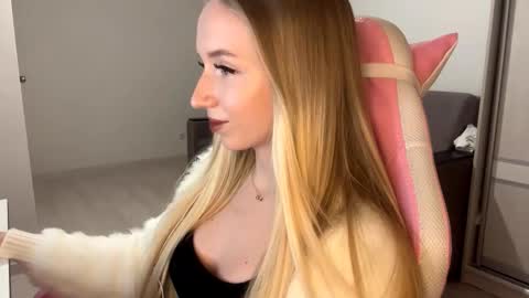 Sofie online show from November 9, 3:32 pm