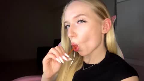 Sofie online show from November 24, 3:23 pm