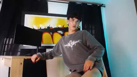 Snapshot of jullian_ricci chatting on March 6, 7:32 pm jullian online show from March 6, 7:32 pm