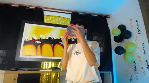 Snapshot of jullian_ricci chatting on March 15, 7:20 pm jullian online show from March 15, 7:20 pm