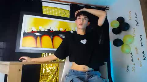 Snapshot of jullian_ricci chatting on March 17, 8:01 pm jullian online show from March 17, 8:01 pm