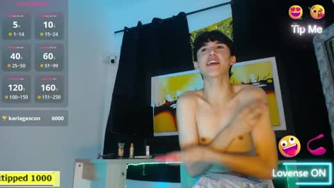 Snapshot of jullian_ricci chatting on March 27, 8:19 pm jullian online show from March 27, 8:19 pm