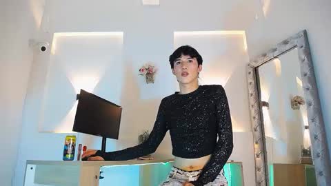 Snapshot of jullian_ricci chatting on May 6, 1:25 am jullian online show from May 6, 1:25 am