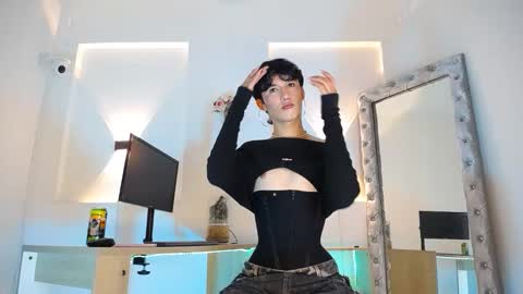 Snapshot of jullian_ricci chatting on May 9, 10:37 pm jullian online show from May 9, 10:37 pm