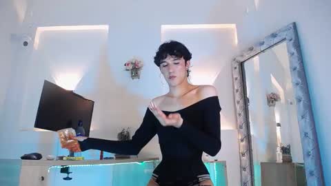 Snapshot of jullian_ricci chatting on May 19, 1:56 am jullian online show from May 19, 1:56 am