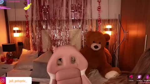 Snapshot of jullianapriv_ chatting on February 18, 2:02 pm jullianapriv_ online show from February 18, 2:02 pm