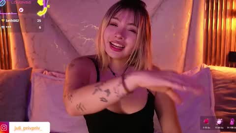 Snapshot of jullianapriv_ chatting on March 10, 3:06 pm jullianapriv_ online show from March 10, 3:06 pm