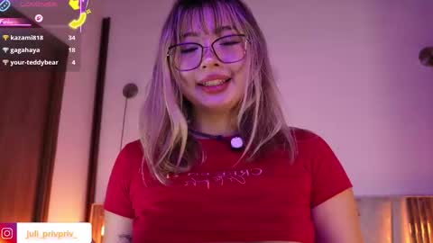 Snapshot of jullianapriv_ chatting on March 17, 3:48 pm jullianapriv_ online show from March 17, 3:48 pm