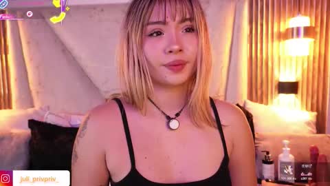 Snapshot of jullianapriv_ chatting on March 19, 2:54 pm jullianapriv_ online show from March 19, 2:54 pm