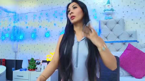 Julieta Reyes   online show from December 19, 11:50 am