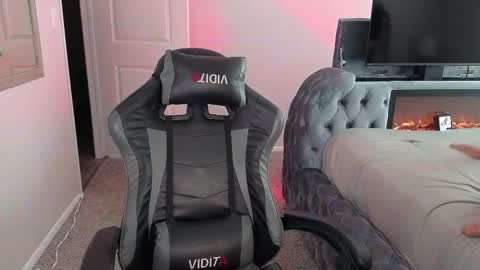 Snapshot of july_and_erick chatting on October 9, 7:23 pm july online show from October 9, 7:23 pm