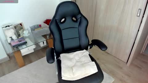 july_correa online show from September 24, 10:57 pm