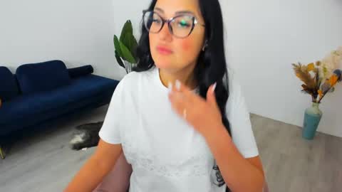 Snapshot of julya_lexa chatting on April 20, 4:59 am Julya online show from April 20, 4:59 am