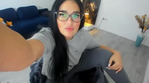 Snapshot of julya_lexa chatting on April 22, 4:59 am Julya online show from April 22, 4:59 am