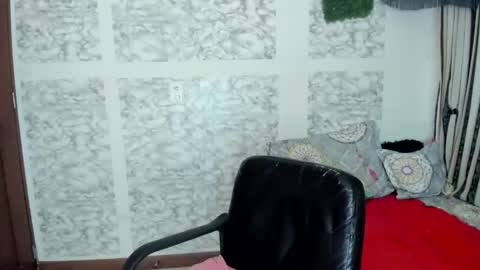 juliana online show from June 4, 11:00 pm