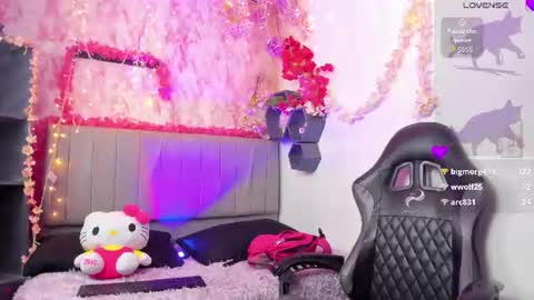 june__moon online show from July 28, 3:21 pm