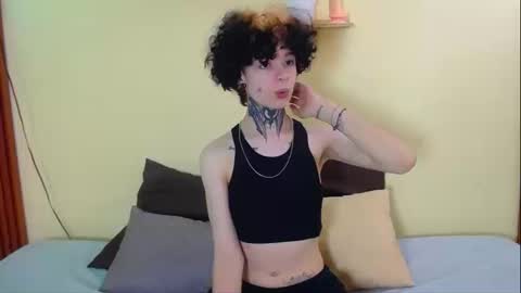 Snapshot of juneblake_ chatting on March 13, 2:12 pm JuneBlake online show from March 13, 2:12 pm