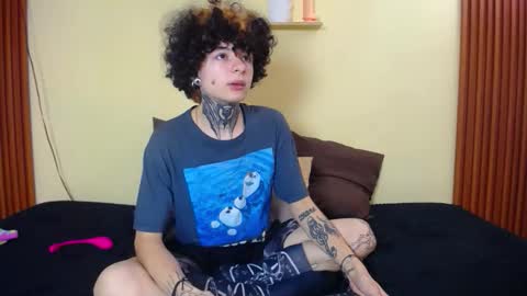 Snapshot of juneblake_ chatting on March 15, 1:50 pm JuneBlake online show from March 15, 1:50 pm