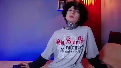 Snapshot of juneblake_ chatting on March 19, 1:59 pm JuneBlake online show from March 19, 1:59 pm