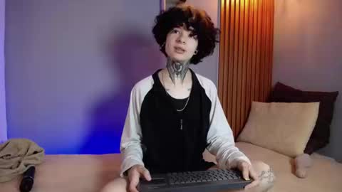 Snapshot of juneblake_ chatting on March 20, 3:06 pm JuneBlake online show from March 20, 3:06 pm