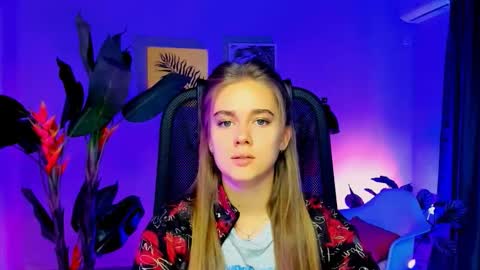 Snapshot of junewoods chatting on November 19, 6:24 am junewoods online show from November 19, 6:24 am