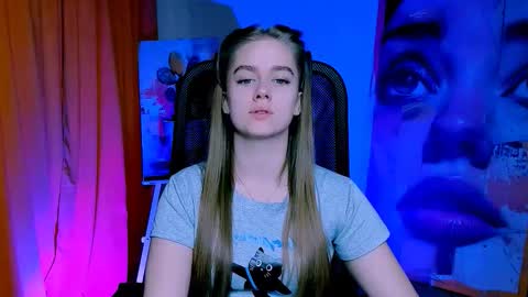 junewoods online show from March 19, 7:23 am