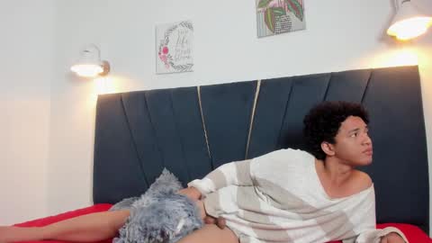 Snapshot of junior_cum18 chatting on March 24, 7:35 am junior online show from March 24, 7:35 am