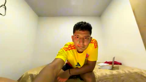 Snapshot of junior_osorio_2 chatting on January 14, 3:45 am junior_osorio_2 online show from January 14, 3:45 am