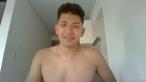 Snapshot of junior_osorio_2 chatting on January 17, 10:46 pm junior_osorio_2 online show from January 17, 10:46 pm